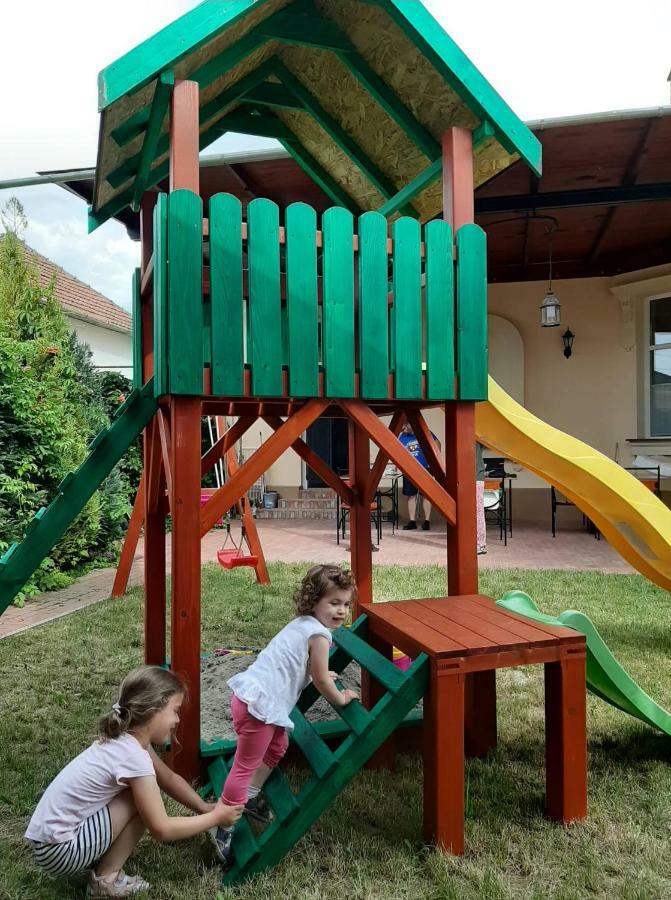 Gyulai Mesehaz Apartman מראה חיצוני תמונה