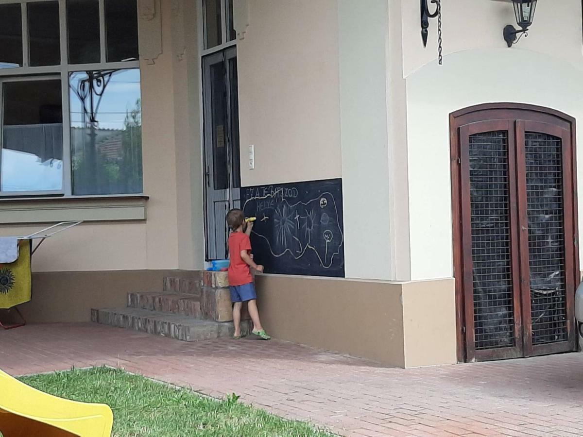 Gyulai Mesehaz Apartman מראה חיצוני תמונה