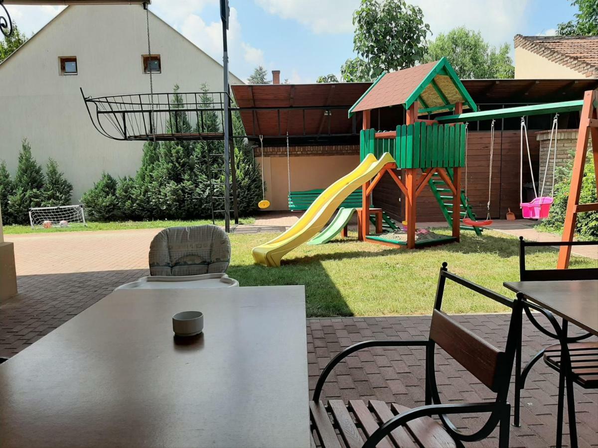 Gyulai Mesehaz Apartman מראה חיצוני תמונה